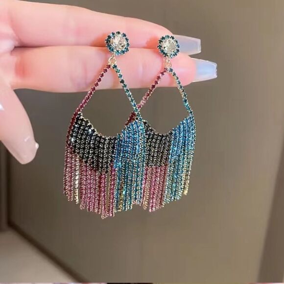 🔅🆕🔅 Colorful 🎨 Stunning Waterfall Rhinestones Tassel Earrings✨ - Picture 5 of 9